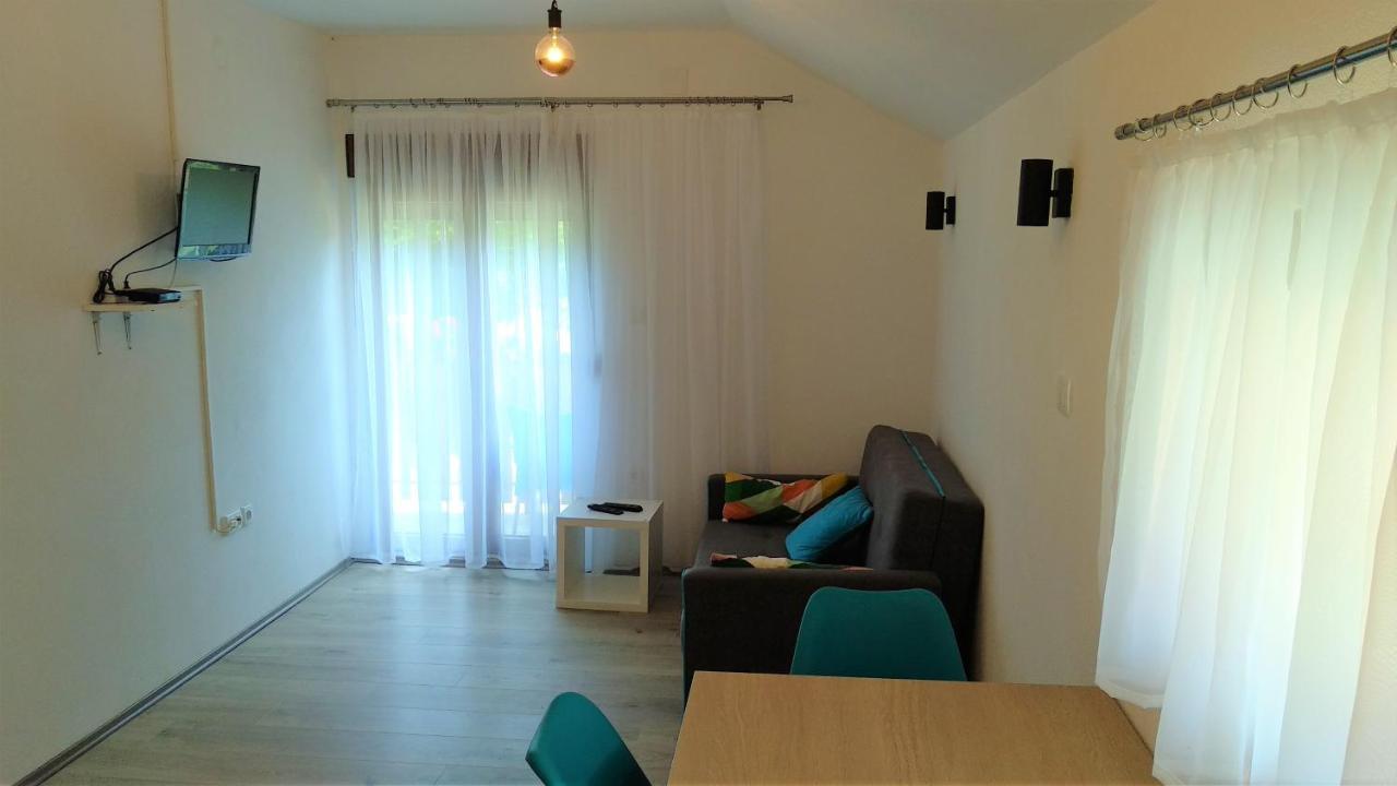 Galesic Apartments & Rooms Korenica Exterior foto